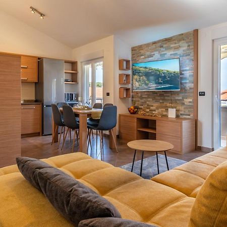 Appartamento Penthouse Gea Premantura Esterno foto